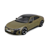 Modellauto Audi RS e-tron GT grün von 2022 im Maßstab 1:18