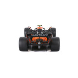 Bburago McLaren MCL38 ´24, mit Helm Modellauto im Showcase 1:24