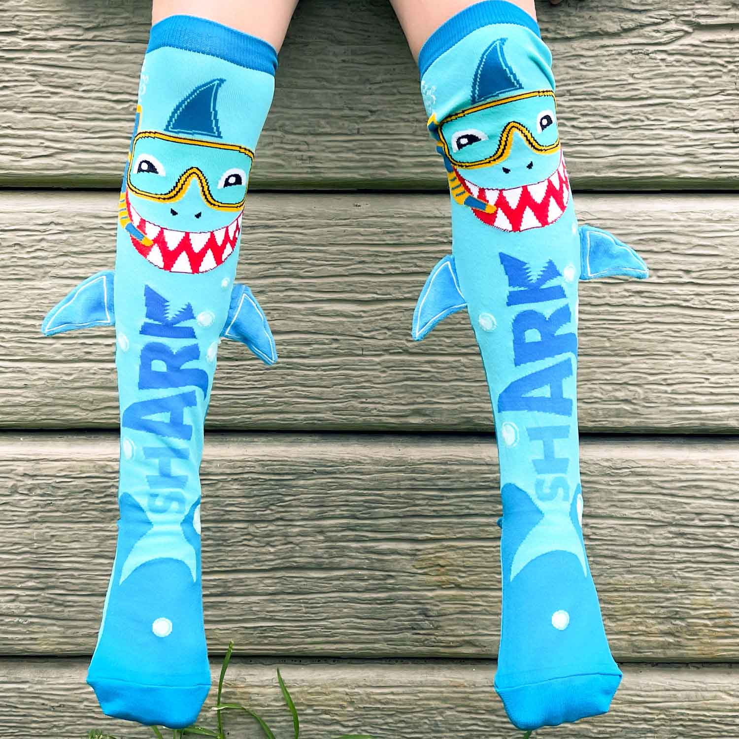 Farbenfrohe Socken mit Hai Muster und 3D Applikationen, 6-99 Jahre geeignet