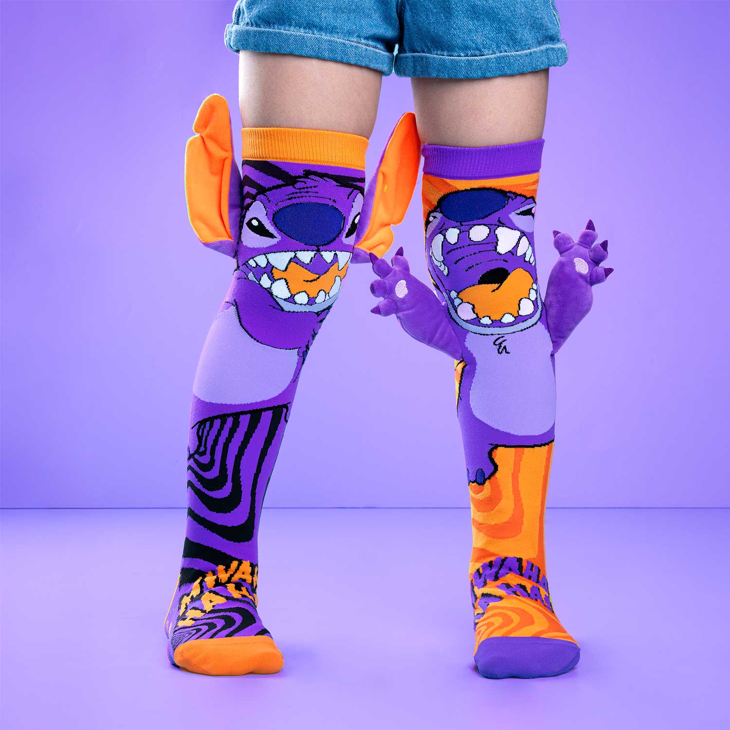 Farbenfrohe Socken mit Stitchzilla Muster und 3D Applikationen, 6-99 Jahre geeignet