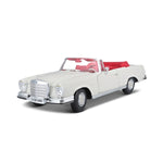 Modellauto Mercedes 280SE Cabrio creme von 1966 im Maßstab 1:18