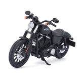 Motorradmodell Sportster Iron 883 von 2013 orange im Maßstab 1:12